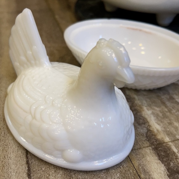 🎶 vintage milk glass little hen🎶 - Picture 10 of 17